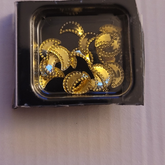 Gold and silvertone nail art kits and designs - Picture 11 of 16